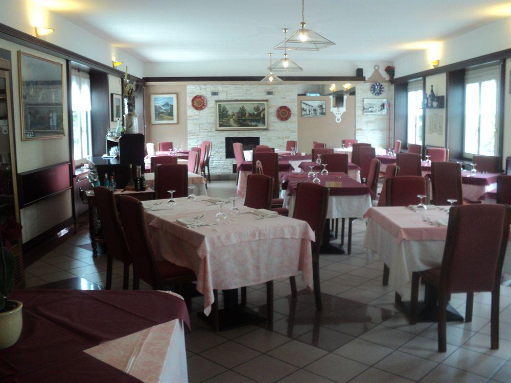 Albergo Del Cacciatore Cremeno Εξωτερικό φωτογραφία