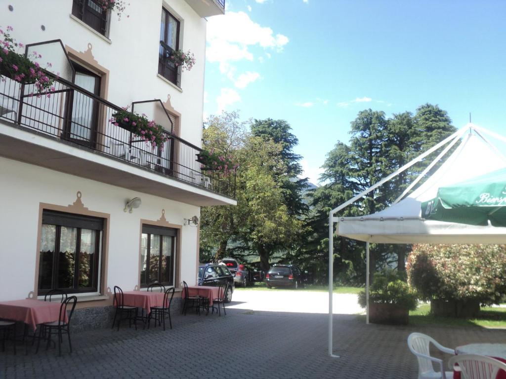 Albergo Del Cacciatore Cremeno Εξωτερικό φωτογραφία