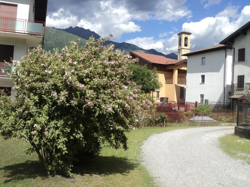 Albergo Del Cacciatore Cremeno Εξωτερικό φωτογραφία